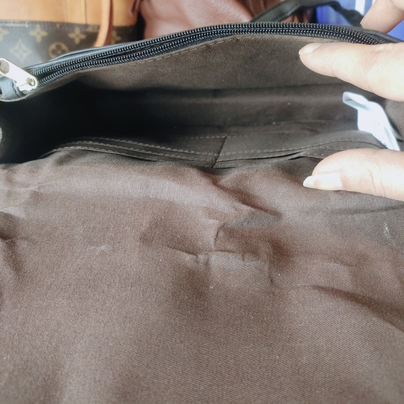 Pure leather imported Italy leather black solid sling bag - Picture 10 of 15